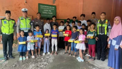 Polres Lombok Barat Bawa Amanah Kasih Sayang Kapolres ke Yayasan Darul Yakin