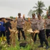 Dukung Swasembada Pangan, Polres Lombok Barat Dampingi Panen Jagung di Lembar