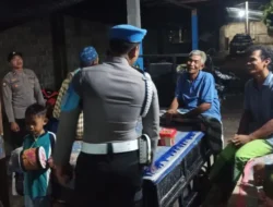 Cegah Kriminalitas Sejak Dini, Polsek Lembar Sisir Pemukiman Padat Lewat Patroli Dialogis Humanis