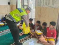 Polres Lombok Barat Santuni Puluhan Anak Yatim di Gerung