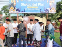 Polres Bima Kabupaten Menggelar Sholat Idhul Fitri Bersama Masyarakat di Lapangan Apel Mapolres Bima
