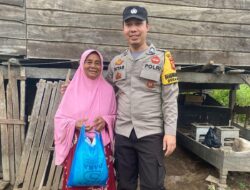 Bhabinkamtibmas Polsek Sanggar, Salurkan Bantuan Sembako Bagi Lansia Yang Hidup Sebatang Kara di Desa Binaannya