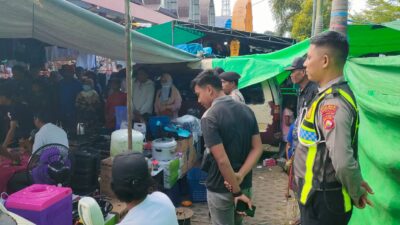 Polsek Kopang Laksanakan Patroli dan Pengaturan Lalu Lintas di Pasar Jelojok