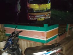 Personel Polsek Bolo Bantu Evakuasi Dua Korban Lakalantas Ganda di Desa Bontokape