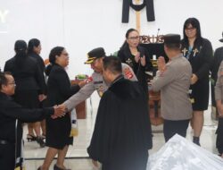 *Kapolres Sumbawa Barat Pantau Langsung Pengamanan Ibadah Jumat Agung, Pastikan ibadah Aman dan Nyaman*