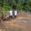 Sinergi Pasca Banjir, BKTM Desa Sempe dan Warga Kompak Bersihkan Sumbatan Kayu di Jembatan Berang Odong