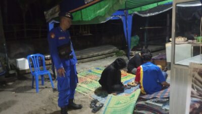 Cegah Kriminalitas Malam Hari, Personel Sat Polairud Polres Lombok Barat Sisir Kawasan Wisata Batu Layar