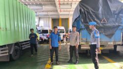 Patroli HEBAT di Pelabuhan Poto Tano, Polisi Ingatkan Keselamatan dan Keamanan Penumpang