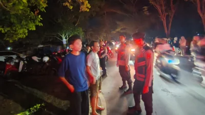 Polres Lombok Barat Perkuat Keamanan Taman Kota Melalui Patroli Dialogis dan Sosialisasi KEMOS 110