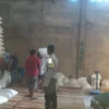 Sinergi Polri dan Petani: Bhabinkamtibmas Desa Mareje Kawal Distribusi Tonase Jagung ke Gudang Bulog