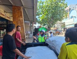 Satlantas Polres Bima Kota Gelar Himbauan Keselamatan dan Bagikan Brosur Pembuatan SIM kepada Masyarakat