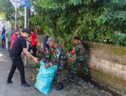 TNI dan Warga Pemenang Bersihkan Jalur Bangsal Bersama