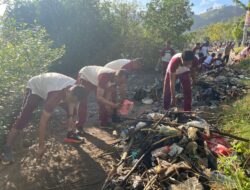 Sinergitas Polres Bima Kota dan Pemkot Bima Bersihkan Kawasan Pantai Lawata