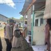 Bhabinkamtibmas Dampingi TRC Evakuasi Warga Alami Stres ke Puskesmas