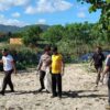 Gerakan Asri Pantai Lakey, Polsek Hu’u Bersama Masyarakat Jaga Kebersihan Lingkungan Wisata