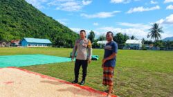 Bhabinkamtibmas Desa Adu Pantau Penjemuran Jagung Warga Dukung Ketahanan Pangan Nasional