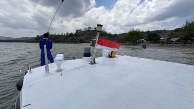 Implementasi Instruksi Presiden RI, Satpolairud Polres Bima Kabupaten Kembali Menggelar Kurve dan Pengamanan Wisata di Pantai Kalaki