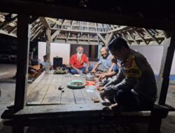BHABINKAMTIBMAS POLSEK KEMPO AKTIFKAN RONDA MALAM DAN BINA SATKAMLING GUNA JAGA KAMTIBMAS DESA