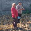 Bhabinkamtibmas Labuapi Dampingi Petani Jagung Sambil Jaga Kamtibmas