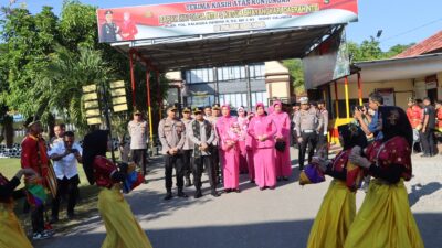 Tari Wura Bongi Monca Sambut Kunjungan Kerja Kapolda NTB di Mako Polres Bima Kota