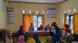 Bhabinkamtibmas Desa Lamuntet Dampingi Penyaluran Bantuan Pangan