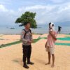 BHABINKAMTIBMAS DESA HU’U PANTAU HASIL PANEN JAGUNG WARGA, DORONG PENYALURAN KE BULOG UNTUK DUKUNG KETAHANAN PANGAN NASIONAL