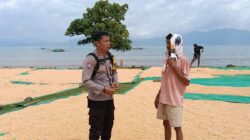 BHABINKAMTIBMAS DESA HU’U PANTAU HASIL PANEN JAGUNG WARGA, DORONG PENYALURAN KE BULOG UNTUK DUKUNG KETAHANAN PANGAN NASIONAL