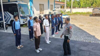 Saka Bhayangkara SMAN 1 Lembar Digembleng Satlantas Polres Lobar