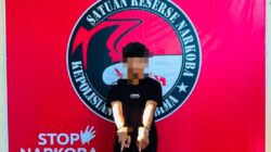 Melawan dan Hendak Kabur Saat Ditangkap Terduga Pelaku Pengedar Narkoba Jenis Shabu 9,90 gram ini Dicokok Satresnarkoba Polres Bima Kabupaten