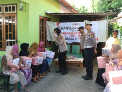 Sambangi Warga Karang Gudang, Kapolres Sumbawa Salurkan Bantuan Sosial Jelang Hari Bhayangkara Ke-80