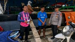 Patroli Rutin Polsek Kawasan Pelabuhan Laut Bima, Imbau Buruh dan ABK Jaga Keamanan serta Kebersihan Pelabuhan