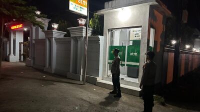 Antisipasi Kriminalitas Malam, Polsek Kuripan Gelar Patroli Blue Light