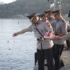 Polres Sumbawa Barat Gelar Upacara Tabur Bunga di Labuan Lalar Peringati Hari Bhayangkara Ke-80