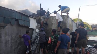 Semangat Kebersamaan Padamkan Kebakaran Rumah Warga Kelurahan Banjar
