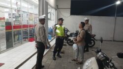 Patroli Objek Vital, Polsek Kopang Tingkatkan Pengamanan di Alfamart Desa Semparu
