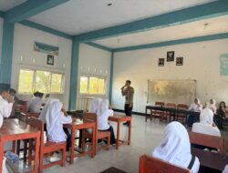Bhabinkamtibmas Desa Pandan Indah Edukasi Bahaya Narkoba kepada Siswa Baru dalam Kegiatan MPLS