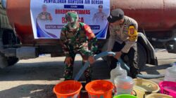 Bhabinkamtibmas dan Babinsa Desa Tanjung Luar Salurkan Bantuan Air Bersih kepada Warga Dusun Toroh Selatan