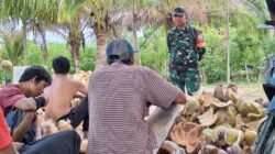 Babinsa Hadir Menguatkan Semangat Pelaku Usaha Kelapa Desa Rempek