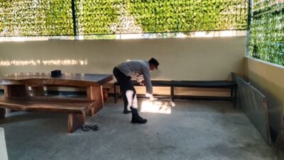 Polsek Pemenang Amankan Pertandingan Sepak Bola Liga 4 Piala Bupati KLU di GOR Mini Pemenang