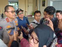 POLDA NTB BONGKAR KOMPLOTAN PENCURI MOTOR MODUS KENALAN LEWAT FACEBOOK