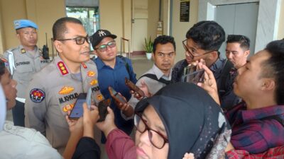POLDA NTB BONGKAR KOMPLOTAN PENCURI MOTOR MODUS KENALAN LEWAT FACEBOOK