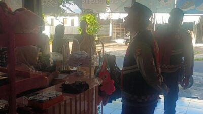 Anggota Piket Polsek Gangga Gelar Patroli Dialogis Malam, Sasar Rumah Makan dan Pemukiman Warga