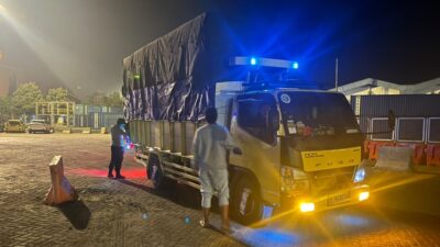 Upaya Jaga Kondusivitas Lombok Barat, Aparat Perketat Pemeriksaan Kendaraan Logistik di Pelabuhan Lembar