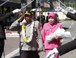 Penuh Haru dan Khidmat, Polres Sumbawa Barat Gelar Tradisi Pedang Pora Pelepasan AKBP Zulkarnain, S.I.K.