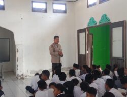 Anggota Piket Polsek Jereweh Berikan Penyuluhan Kamtibmas kepada Santri