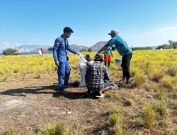 Kapal Polisi XXI-1003 Ditpolairud Polda NTB Ikuti Aksi Bersih Pantai di Pulau Kenawa