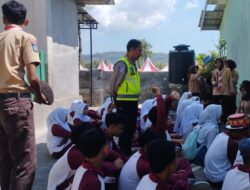 Satlantas Polres Lombok Barat Latih Pelajar SMAN 1 Sekotong Jadi Pelopor Tertib Lalu Lintas