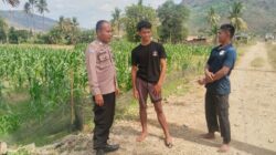 Bhabinkamtibmas Desa Mumbu Pantau Lahan Jagung dan Ajak Warga Dukung Keamanan Desa