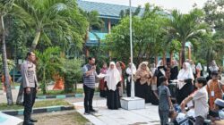 Bhabinkamtibmas Kelurahan Kandai Dua Edukasi Bahaya Narkoba kepada Siswa Baru SDN 07 Woja