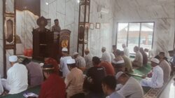 POLRI HADIR DI TENGAH UMAT, PERSONEL SAT BINMAS POLRES DOMPU JADI KHOTIB DAN IMAM SHOLAT JUMAT